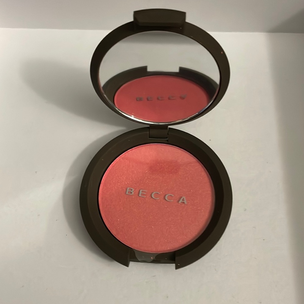 Becca blush in snapdragon